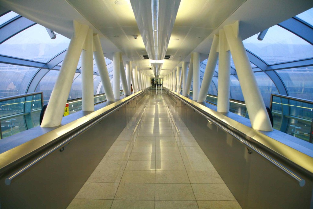 ドバイメトロから第３ターミナルは直結してます。
