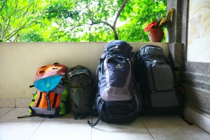 2人分のバックパックとサブバッグ