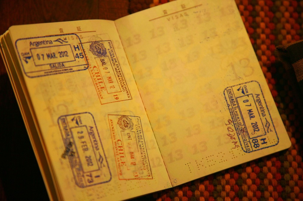 ウシュアイアまで行く道中、チリとアルゼンチンの国境を行ったり来たりで、パスポートに出国入国のスタンプを繰り返す