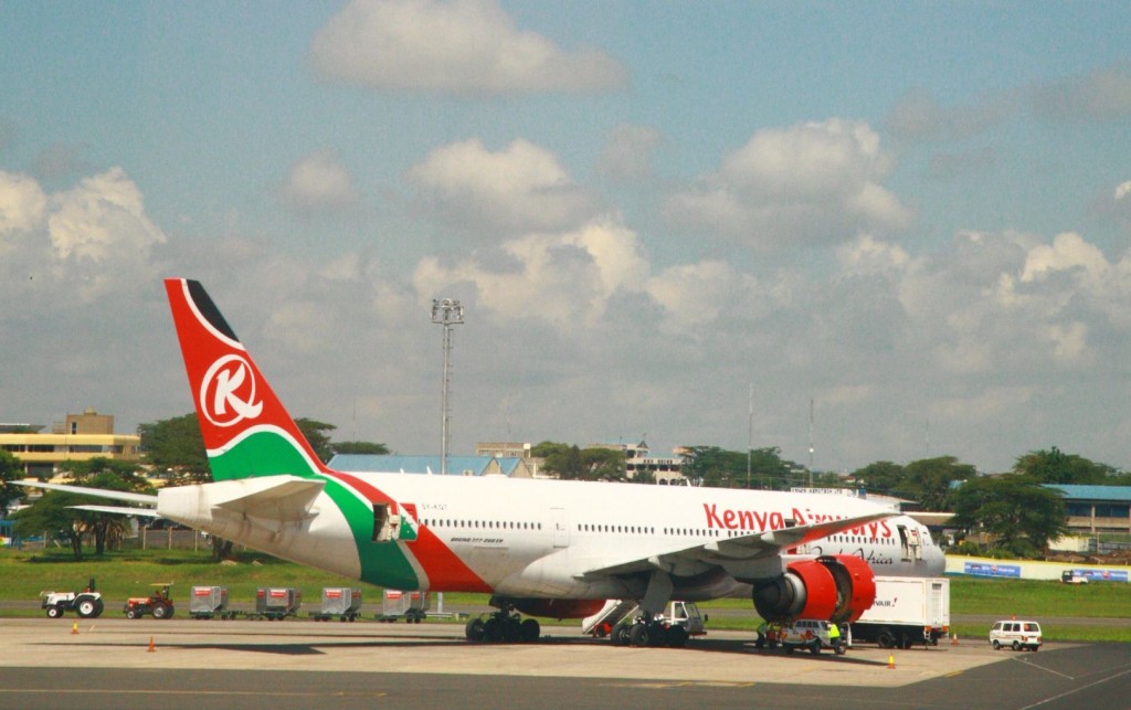 ナイロビの空港（ジョモ・ケニヤッタ国際空港）からの景色。ケニア航空がたくさんあった。
