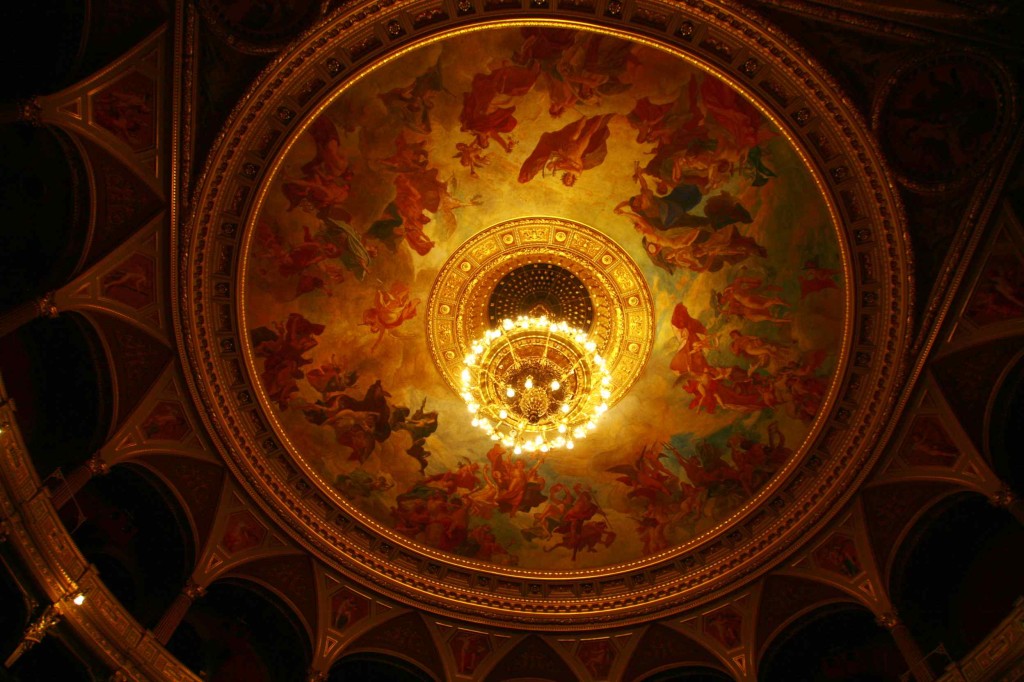 観客ホールの天井