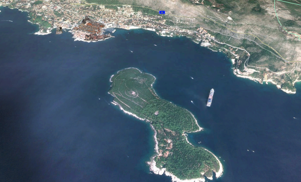 ロクルム島へはドブロブニク旧市街の港から１時間毎に出航している。