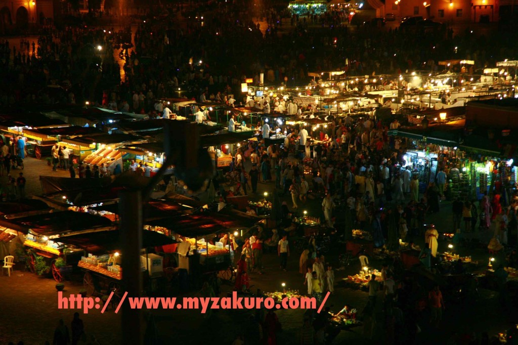 マラケシュ•フナ広場の夜景